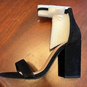 Steve Madden black suede heels